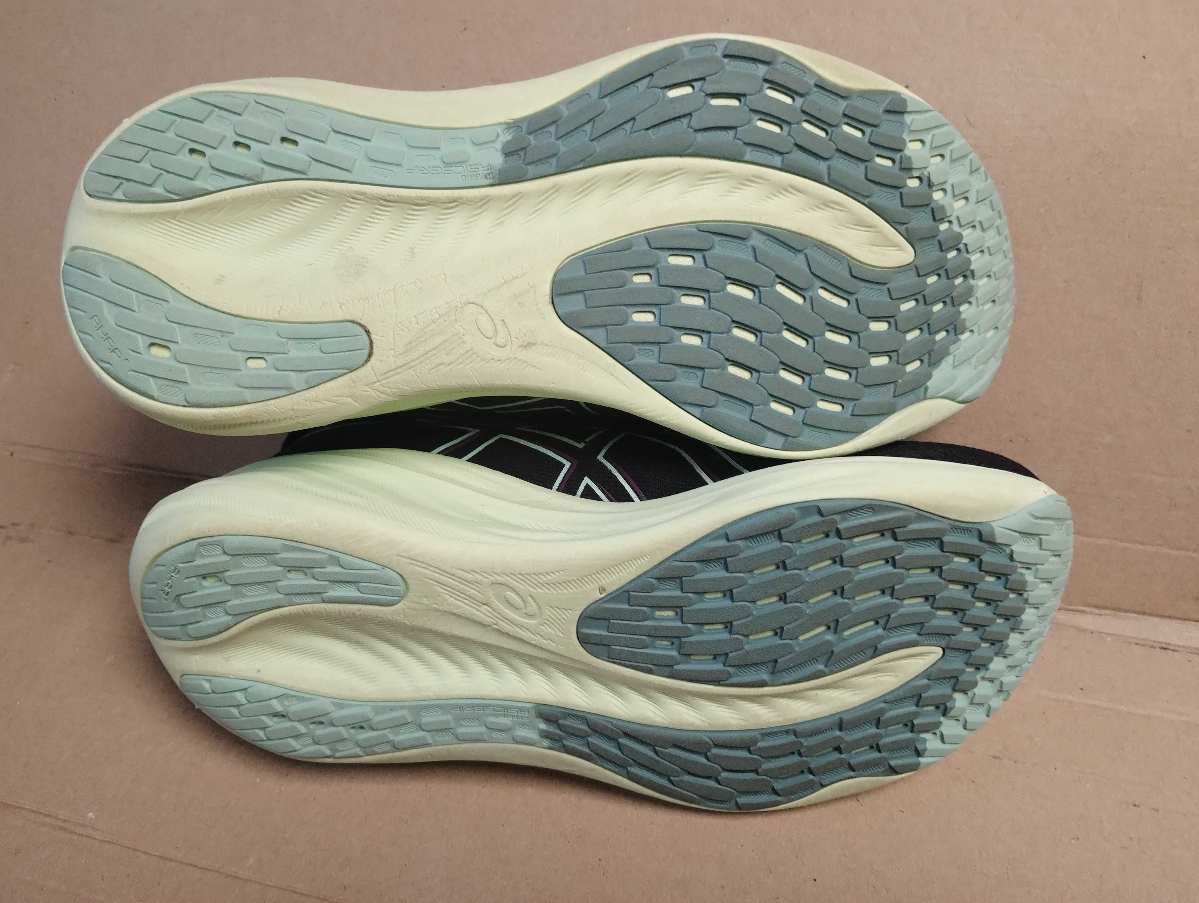 buty do biegania 40,5 Asics gel Nimbus 26 bdb