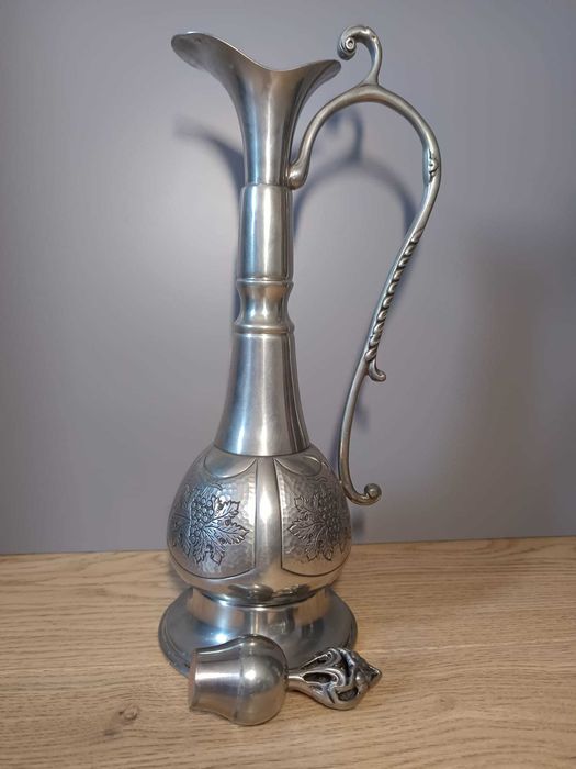 Garrafa de Vinho em Estanho 95% – A.M. Vieira