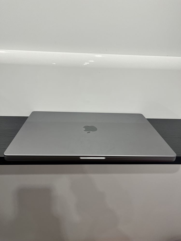 MacBook Pro 2023 16"