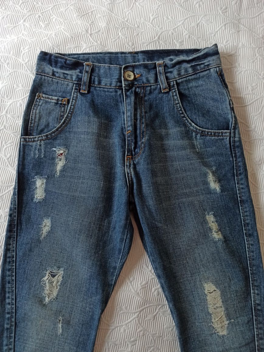 Designerskie jeansy z przetarciami, r.140, 9-10 lat