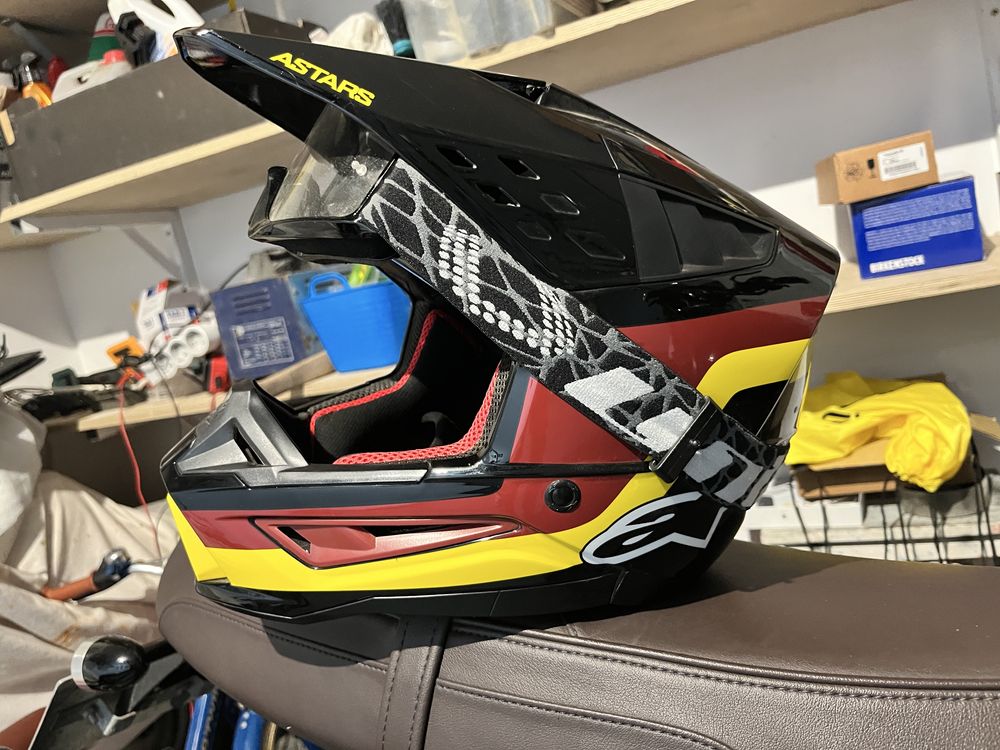 Vendo varios capacetes