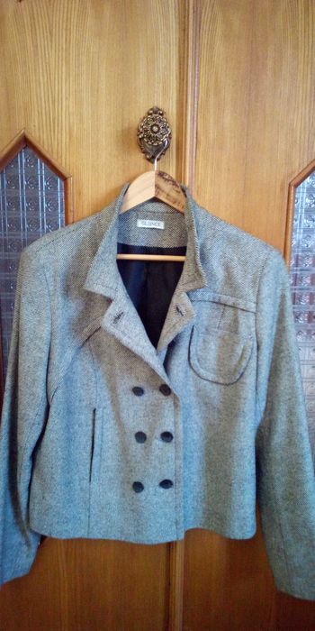 Короткий шерстяной двубортный пиджак