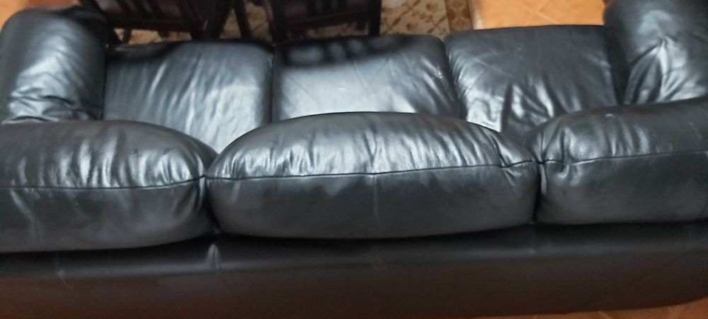Sofá em pele em bom estado