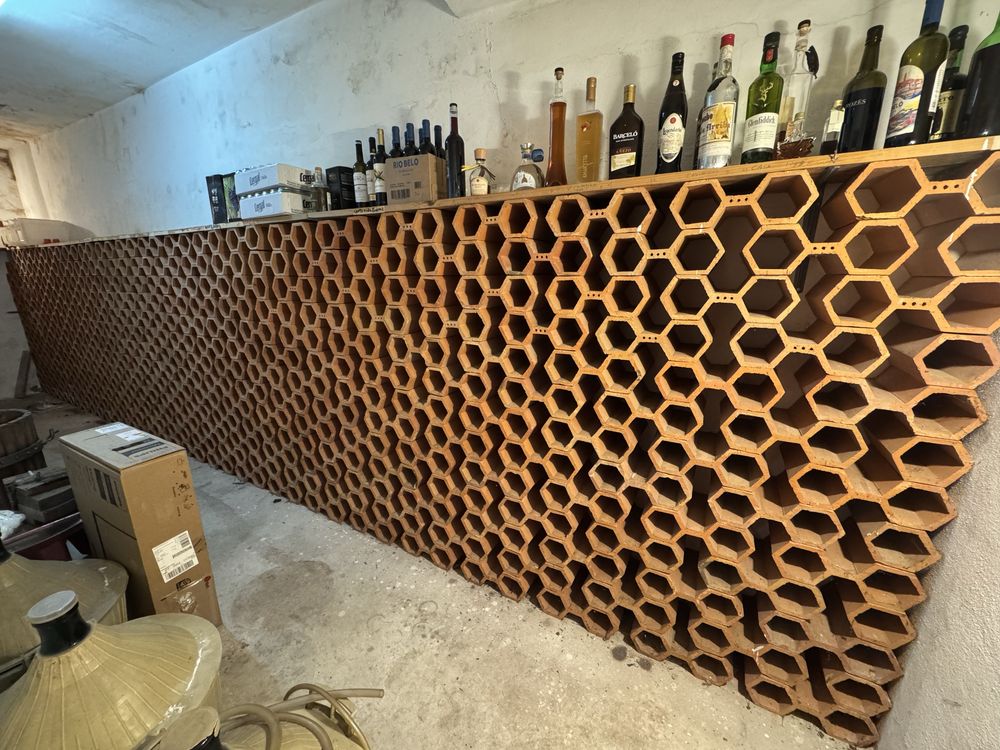 Garrafeira Modular em Barro para 200 Garrafas - Adega Tradicional