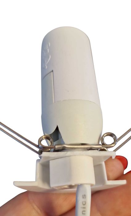 Lampa solna SalNatural 2–3 kg z kablem , podstawką i żarówkami.