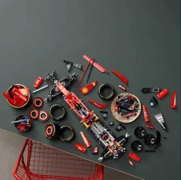 Конструктор Ferrari F1, 1361 деталей, маштаб 1:8 схожий на Lego