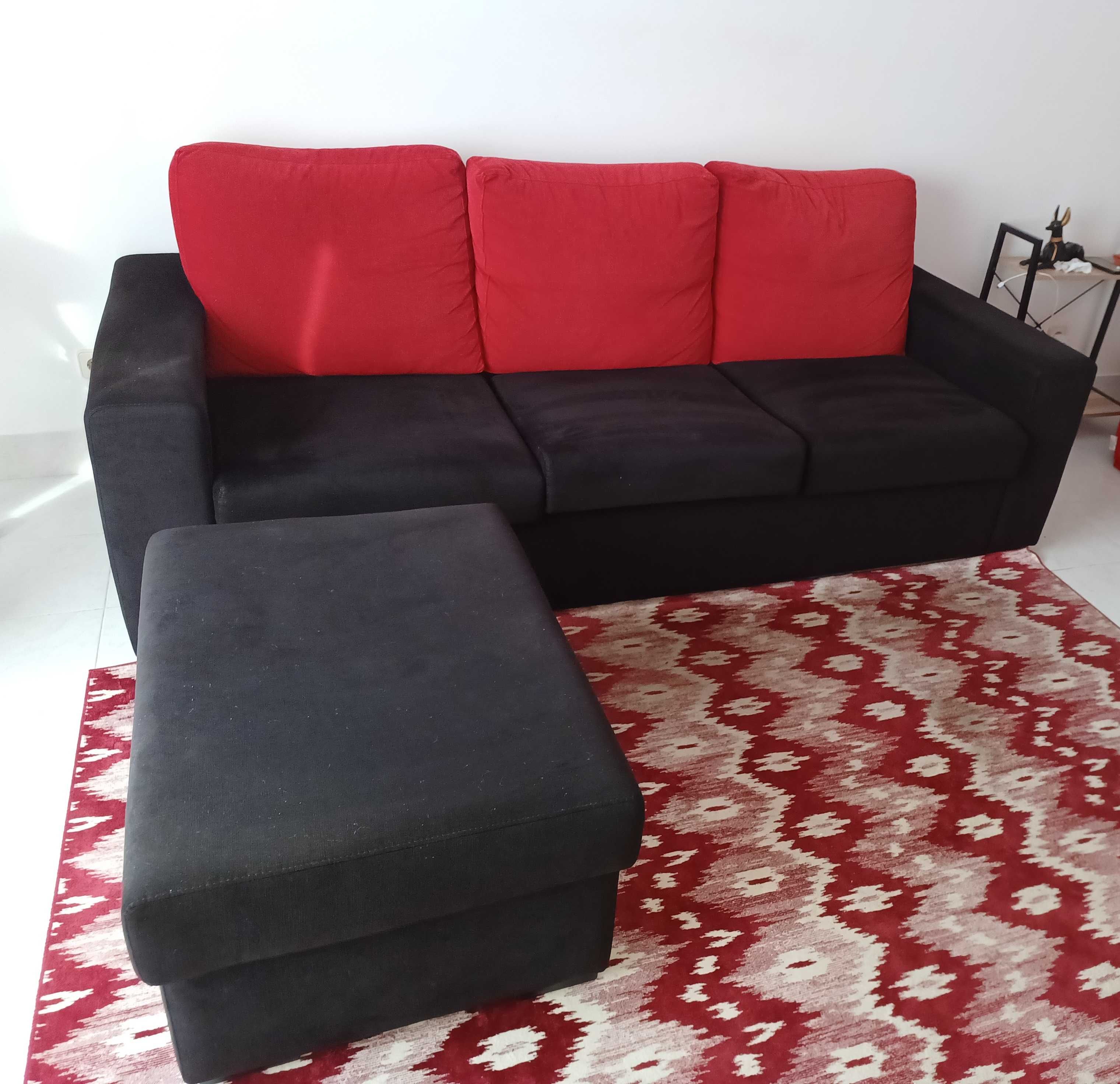 Sofá Preto / Vermelho 3 lugares com Chaise Long em óptimo estado