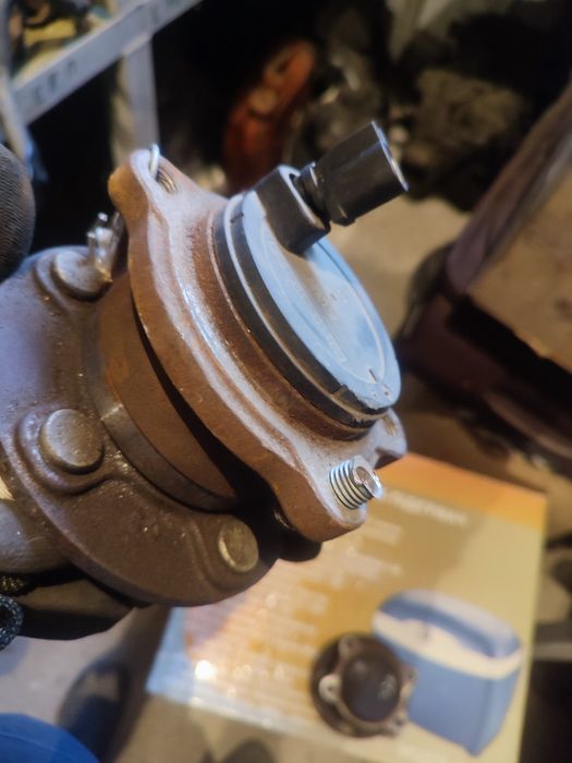 Задня права ліва ступиця Форд Фокус МК3 Форд Фієста