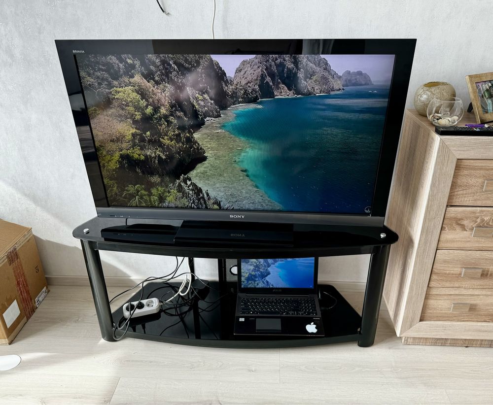 Телевізор Sony KDL46EX402 зі скляною полицею
