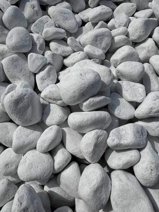 Kamień otoczak biały Bianco Carrara 25-40 mm, za tone BigBag/Luz