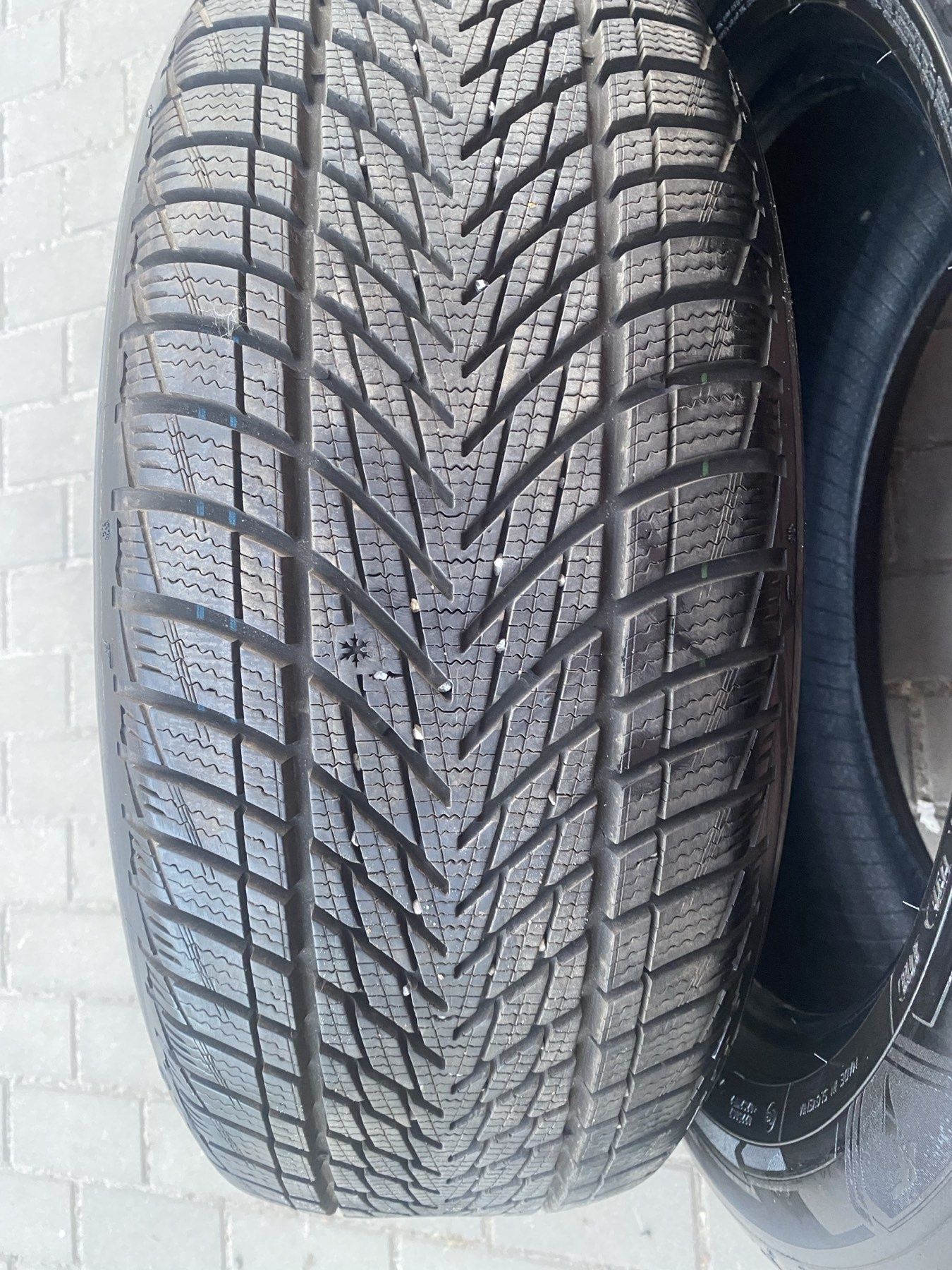 Зимові шини Good Year perfomance 3 225/55 R17 101V 2023 року,