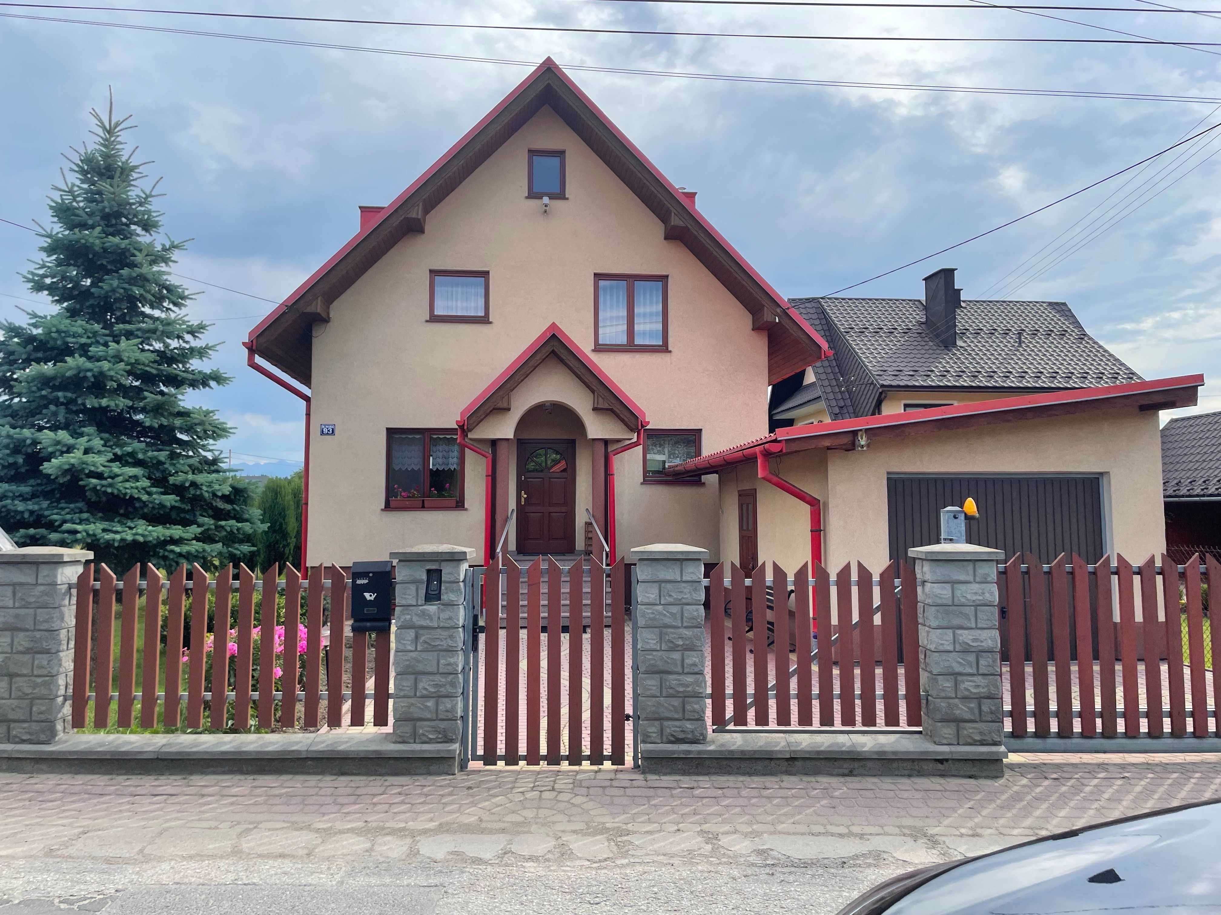Dom całoroczny w Dębnie Podhalańskim z widokiem na Tatry i Gorce