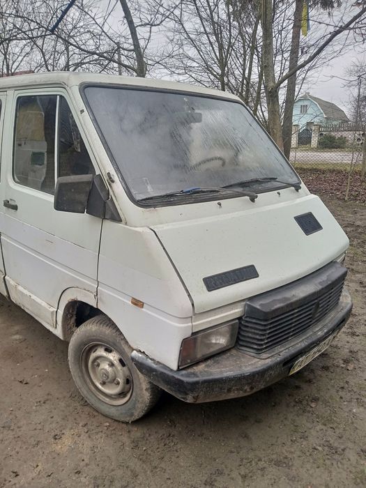 Продам бус Рено трафік