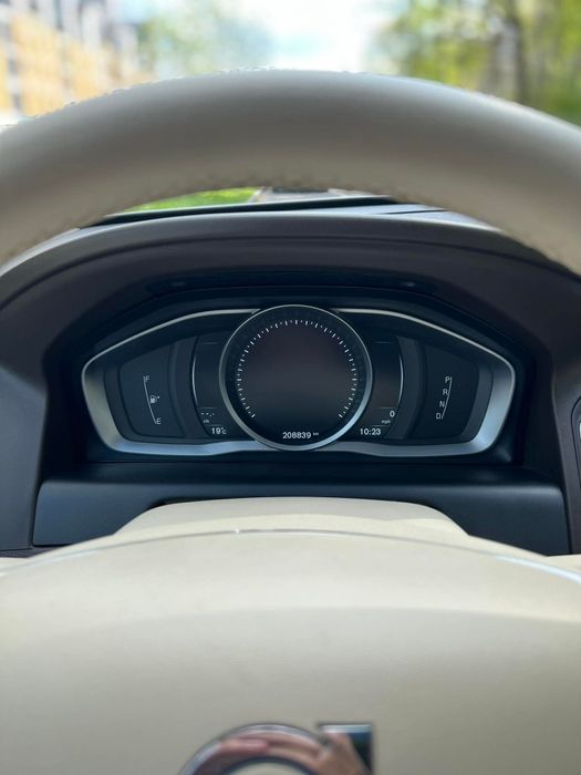 Volvo XC60 2012r. 3.0l 304km 4x4