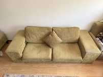 Sofa 3 lugares em tecido verde oliva