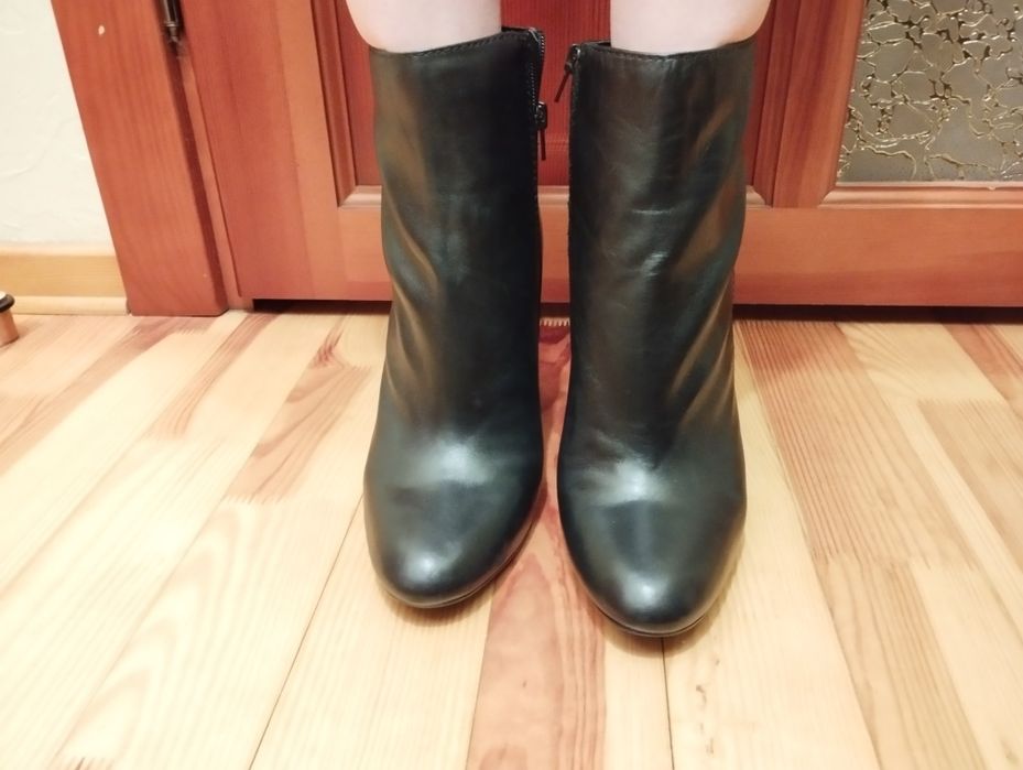 Шкірні весняні чобітки Guess, черевички, напівчоботи, полусапожки