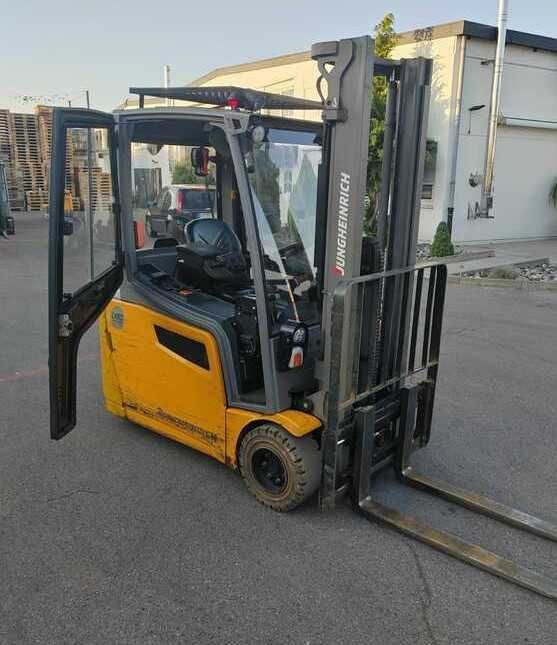 Jungheinrich Eléctrico - 3 rodas EFG220 Li-ion