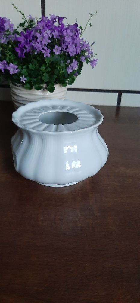 Ceramiczny dość duży podgrzewacz