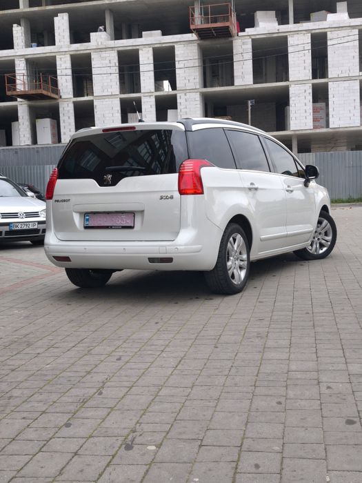 Продам Peugeot 5008.