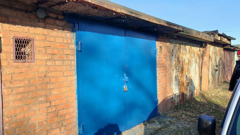 Гараж в кооперативе "Заря" остановка КРЭС
