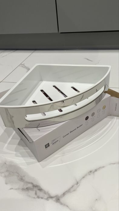 Металева вуглова поличка для ванноі кімнати