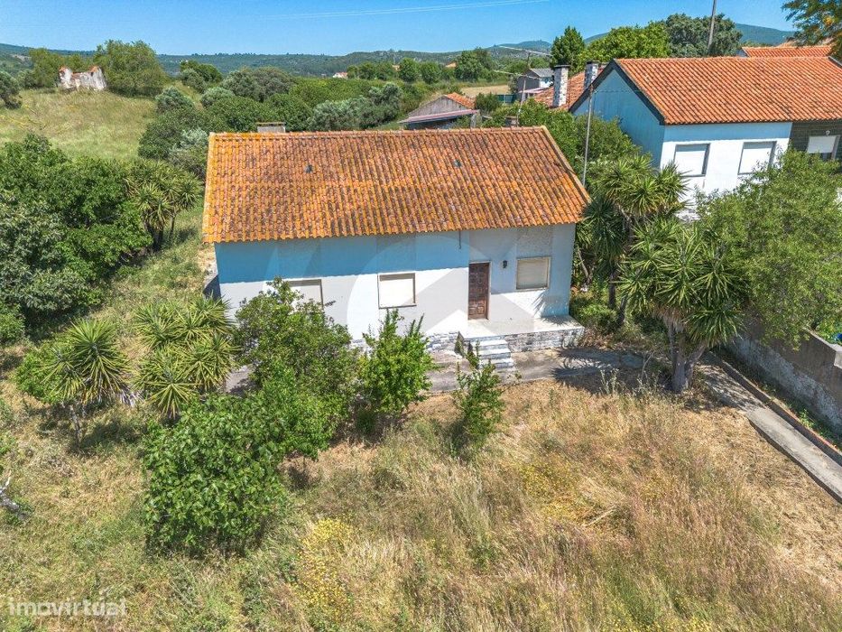 Quintinha com moradia T3 e 24980 m2 de Terreno em Alcanena