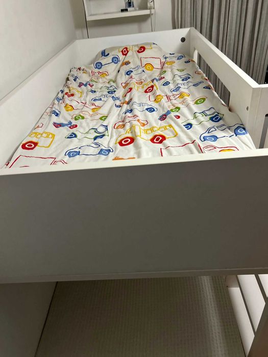 Beliche com arrumação e colchões incluídos