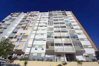 Apartamento T3 convertido em T2, no Miratejo