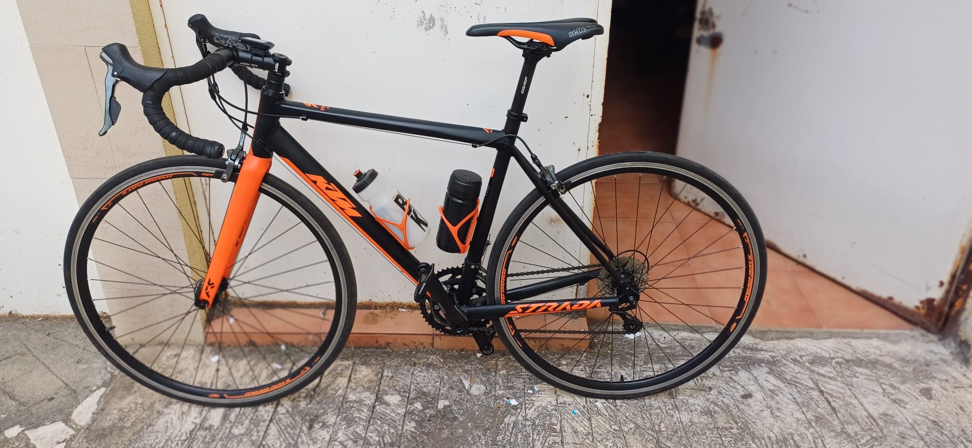 KTM bicicleta de estrada