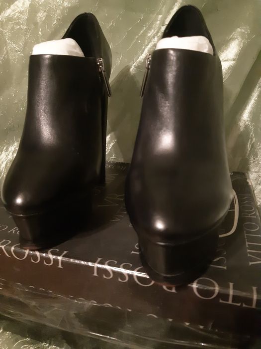 Ботильйони (стріпи, high heels) Vitto Rossi  (40 р) шкіра