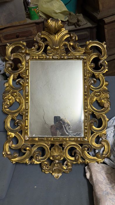 Espelho em talha dourada
