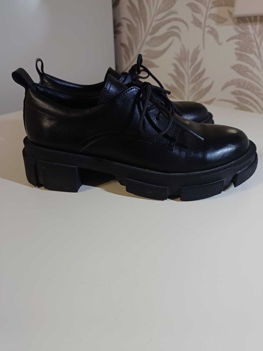 Туфлі на дівчинку підлітка, шкіряні