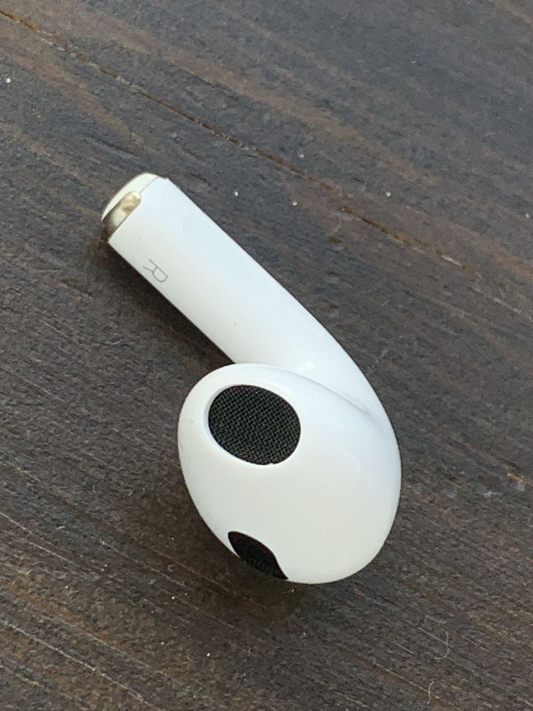 Продам навушник правий airpods 3