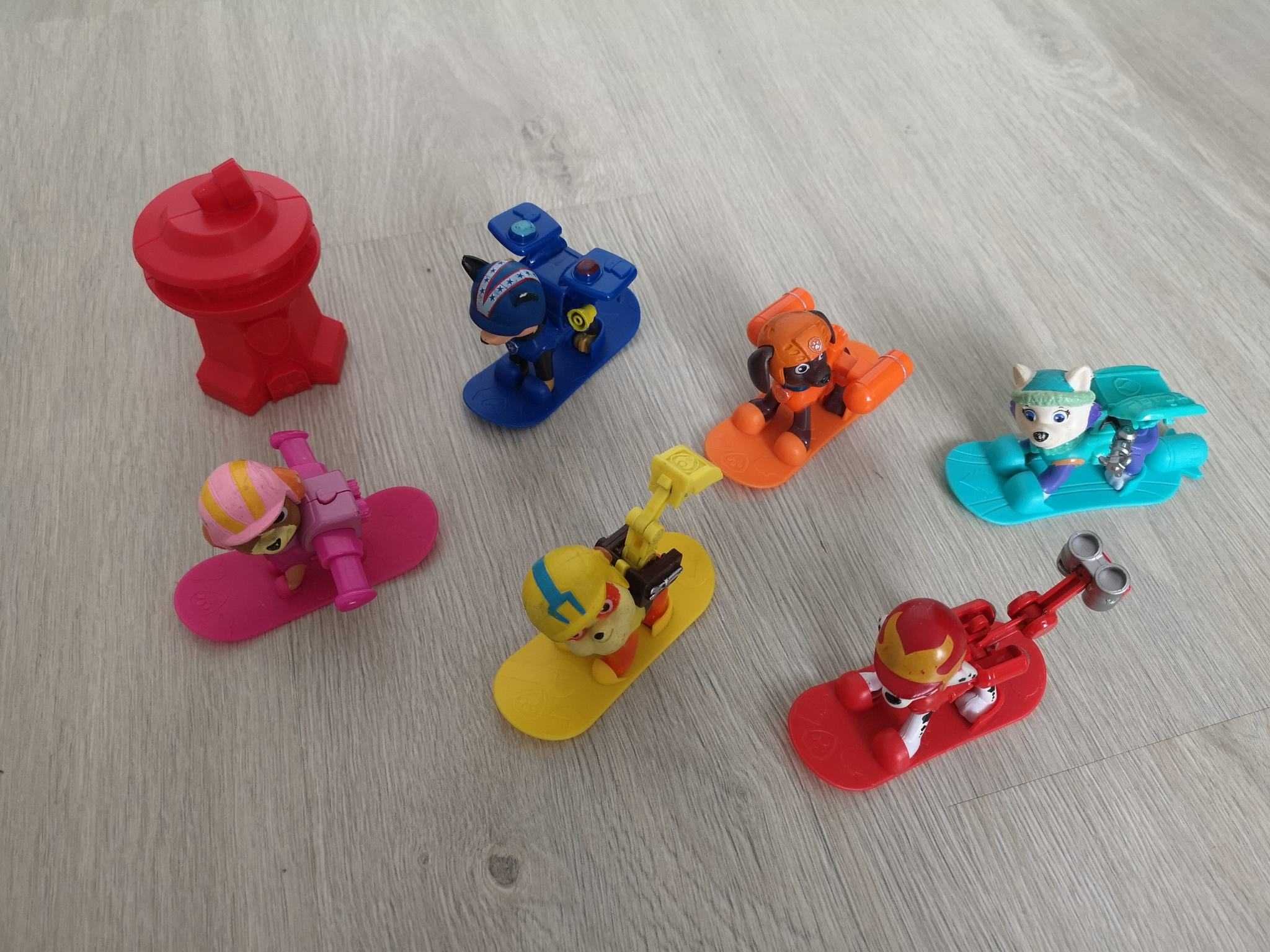PSI patrol pieski na deskach zestaw figurek mini baza ruchome elementy