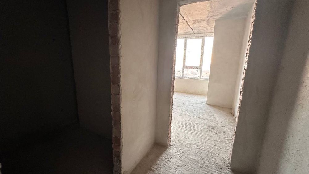 Продається 1 км квартира в тихому районі міста