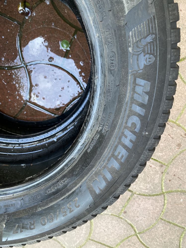 Резина всесизонка розпаровка одна штука Michelin R 17 235/60