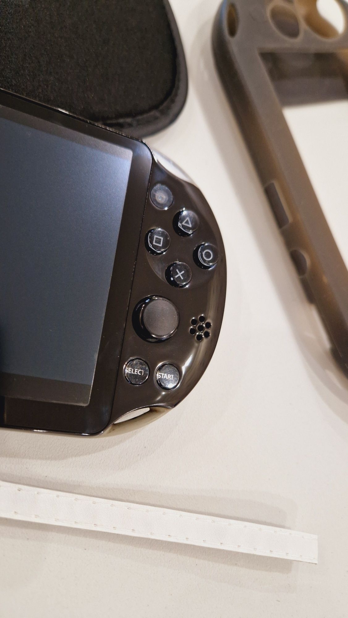 Sony Ps Vita Slim 64гиг с играми 67шт + 2 чехла!