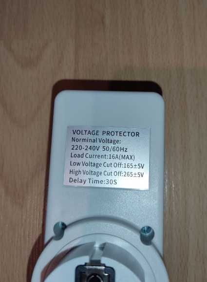 Відсікач/Захисне реле напруги для розетки БЕЗ індикаторa (Zubr)