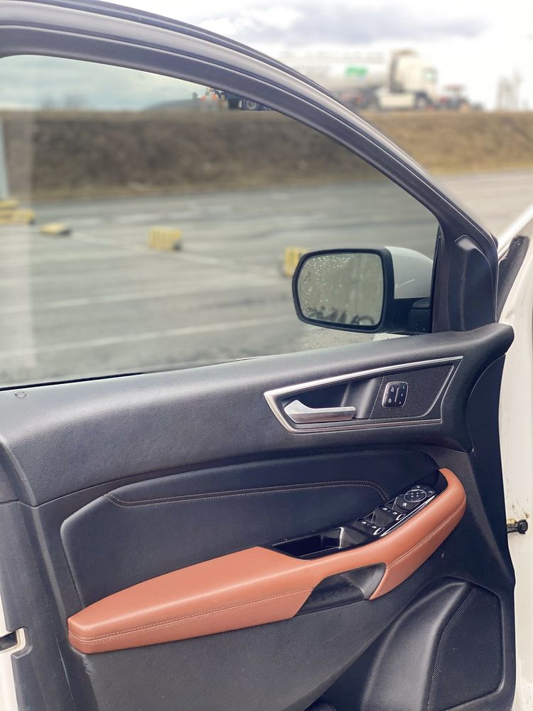 Ford Edge titanium