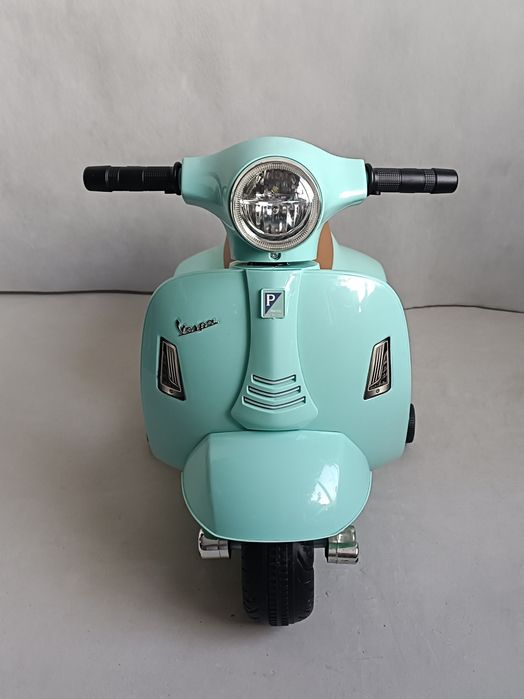 Sun Baby Jeździk na akumulator Scooter Vespa