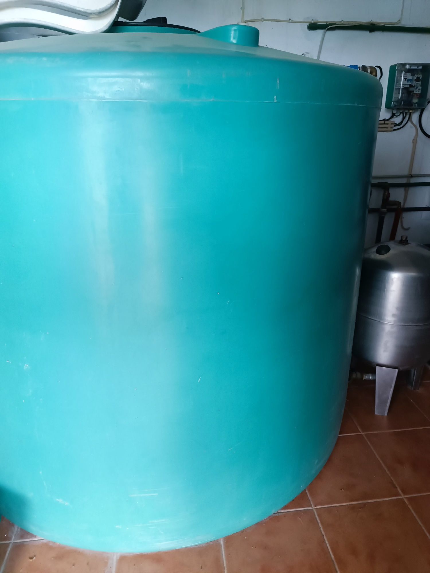 Deposito 3000 litros e sistema de tratamento de água