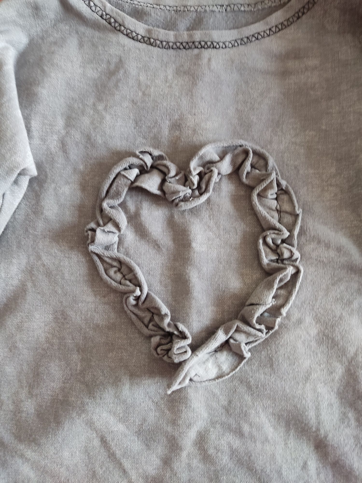 Bluza dresowa dla dziewczynki szara aplikacja serce