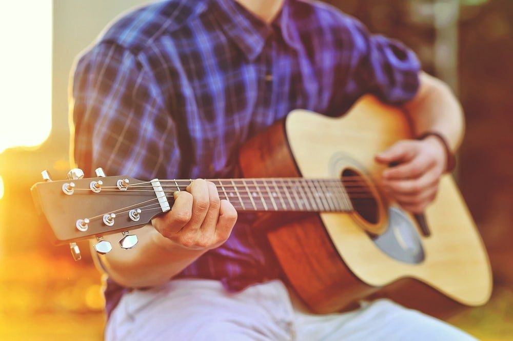 Приватні уроки гри на гітарі