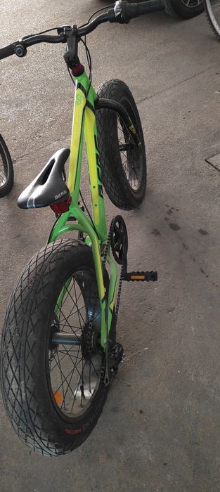 Bicicleta completamente nova