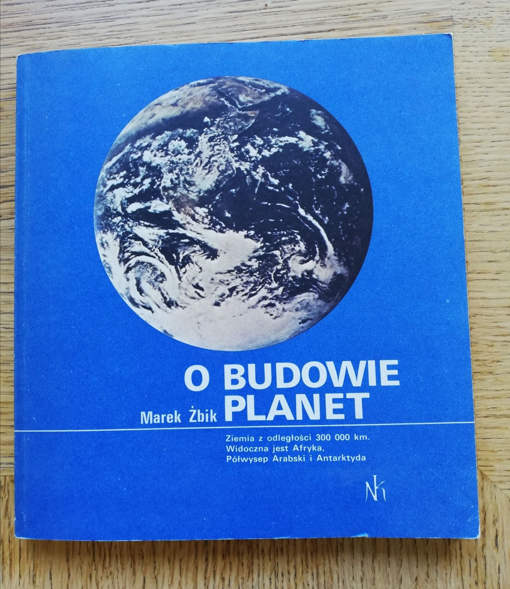 O Budowie Planet, Marek Żbik