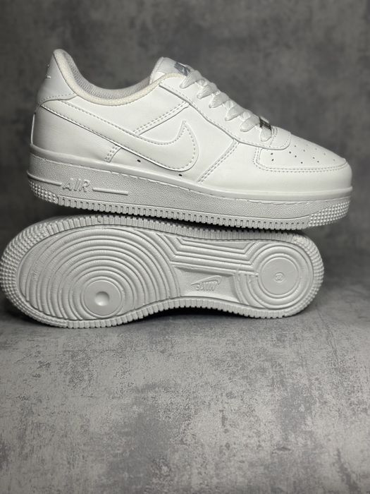 Nike Air Force 1 …. 42