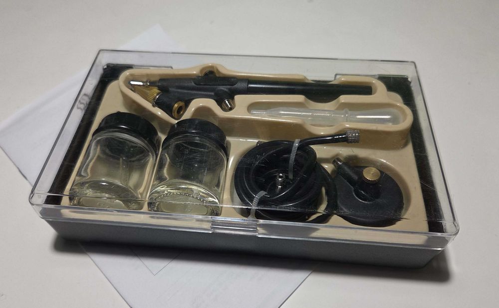 Pistolet natryskowy (aerograf) firmy Meec