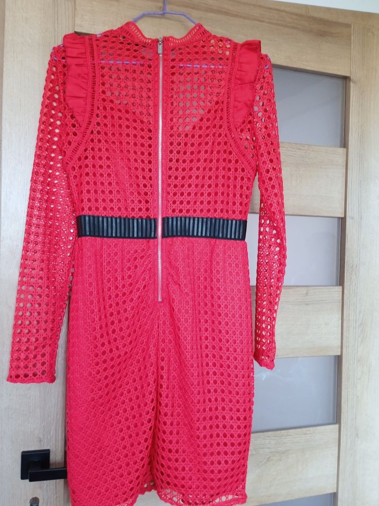 Piękna czerwona sukienka In Vogue r.38