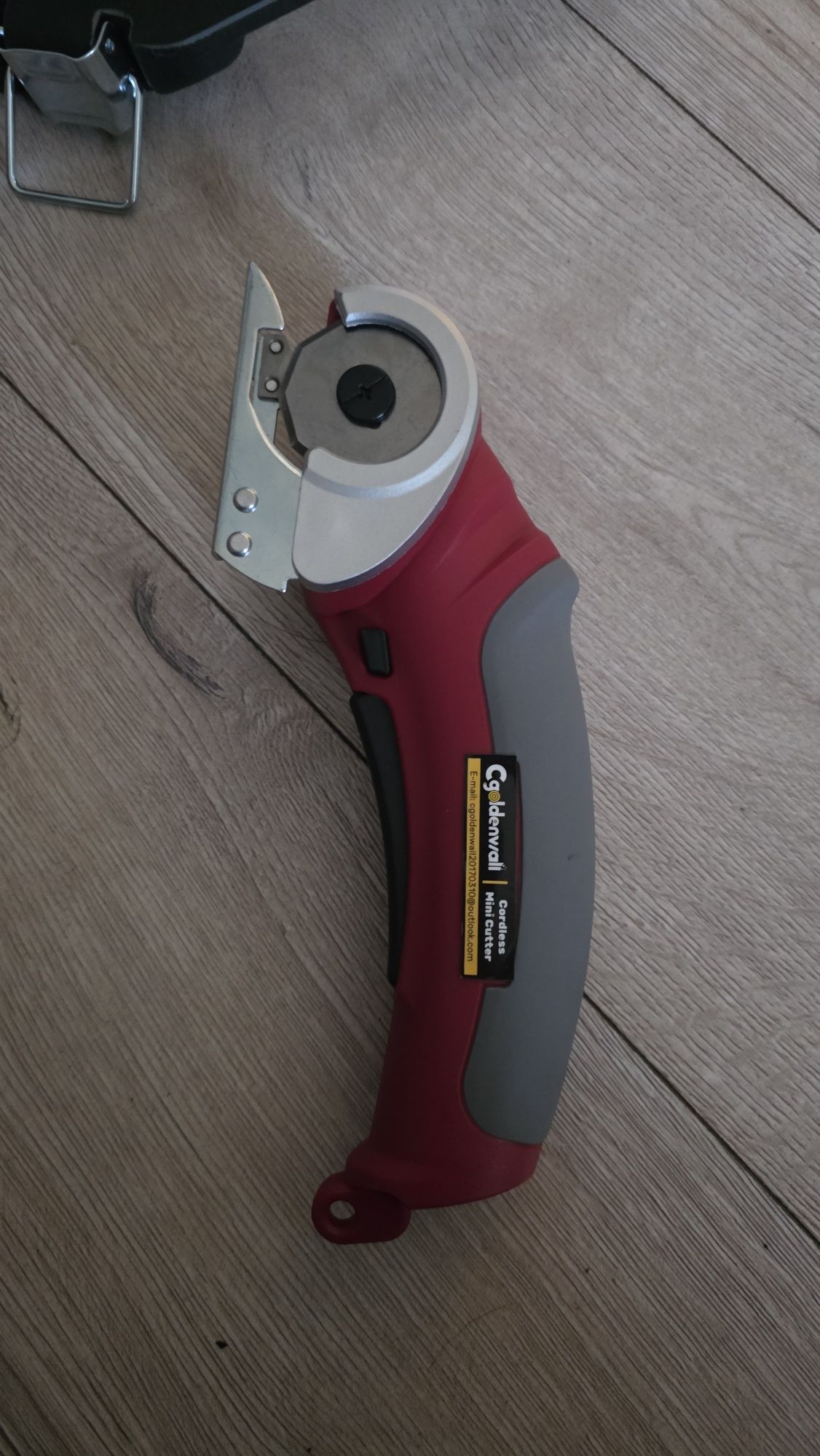 CGOLDENWALL Profesjonalna elektryczne nożyce  do materiału maks.6mm