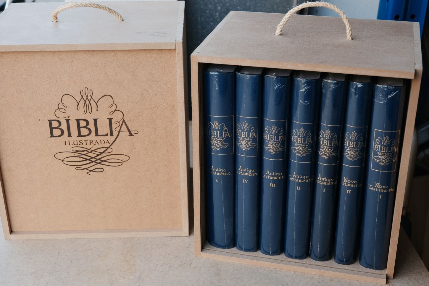 Bíblia sagrada ilustrada, novo e antigo testamento, 7 volumes - NOVOS